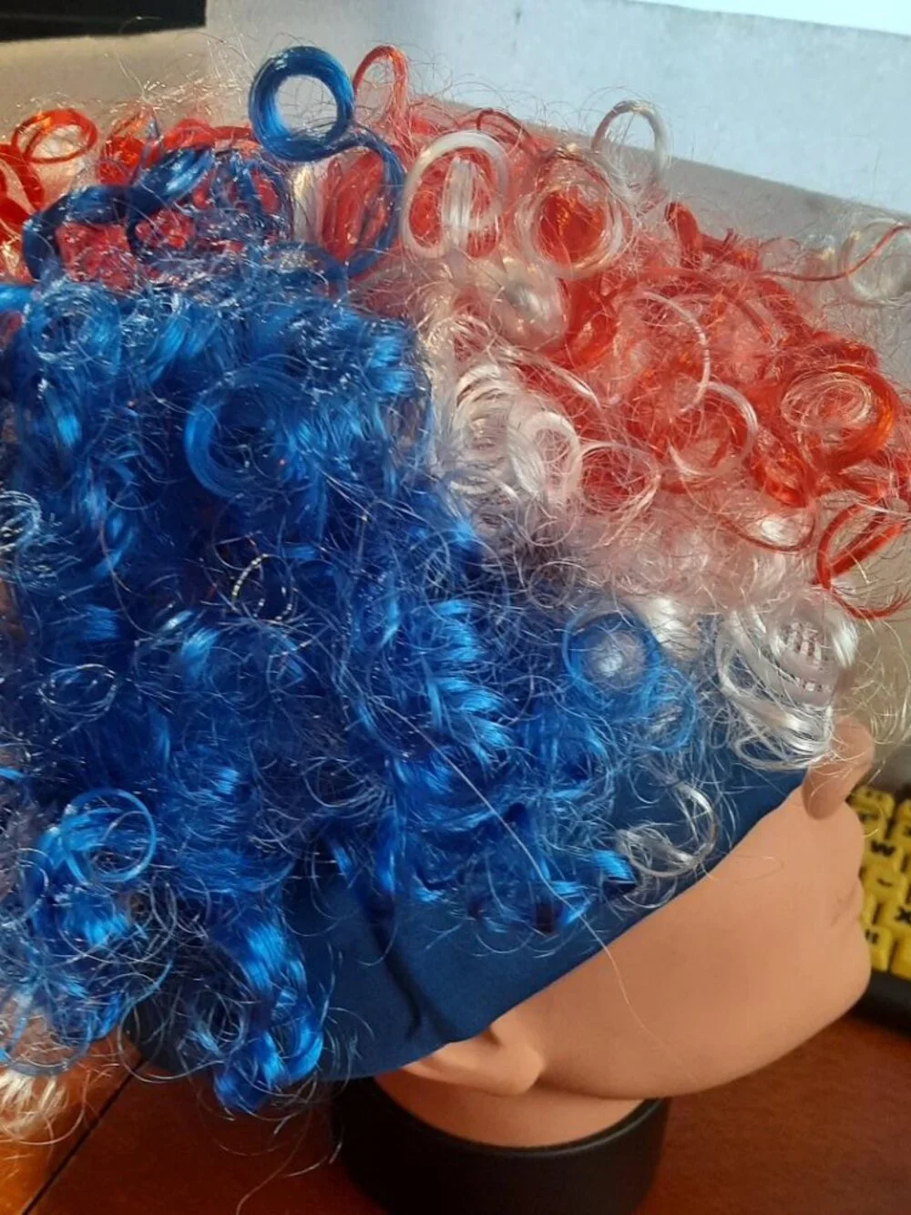 NEW BAG ! Jendfert 2026 Soccer Fan Gear Set USA Flag Clown Wig Loud Horn
